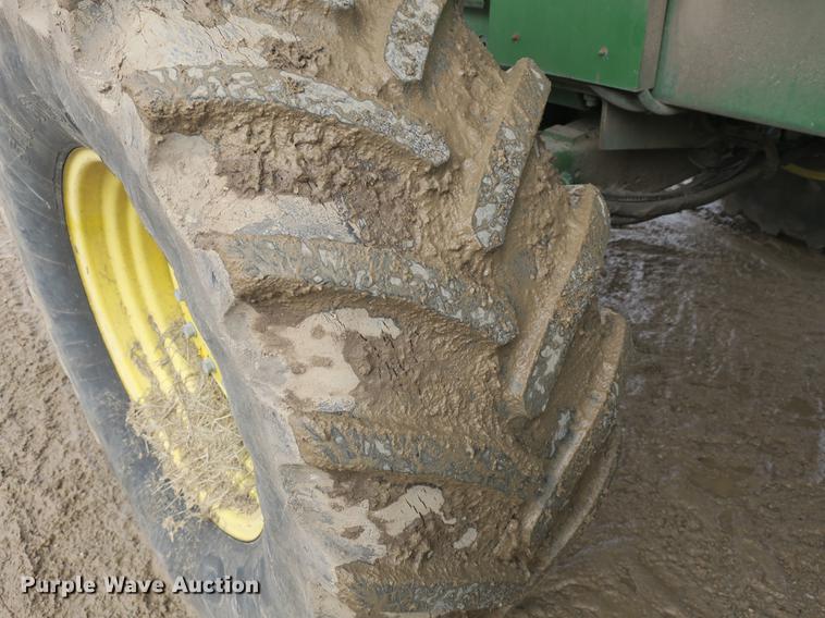 image for item DB8888 2001 John Deere 6850 PRWD forage harvester