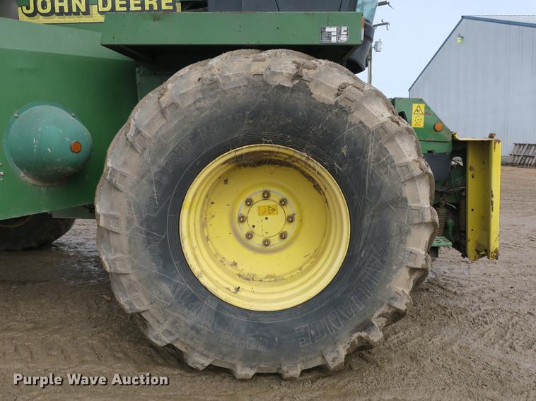 image for item DB8888 2001 John Deere 6850 PRWD forage harvester