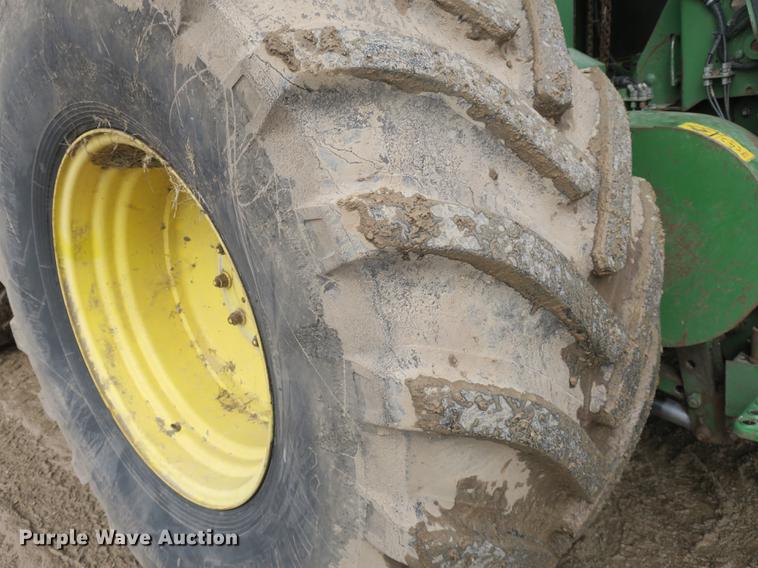 image for item DB8888 2001 John Deere 6850 PRWD forage harvester