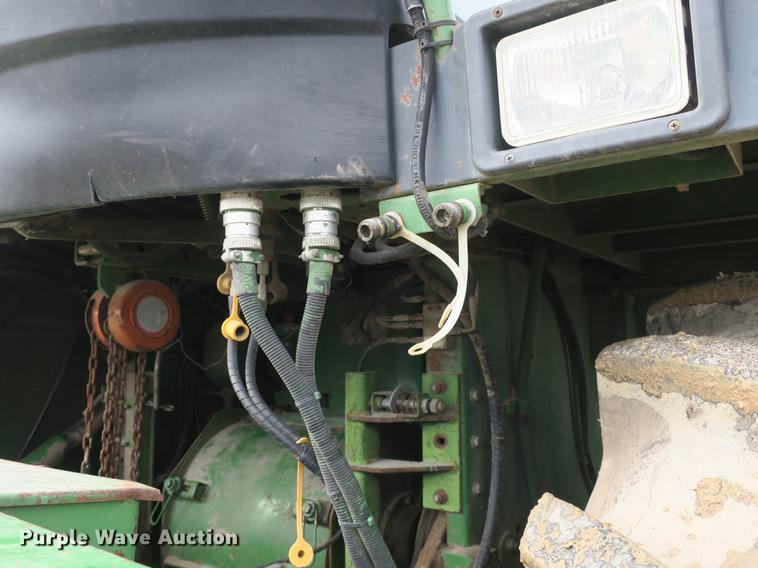 image for item DB8888 2001 John Deere 6850 PRWD forage harvester