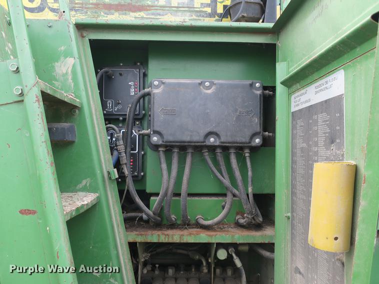 image for item DB8888 2001 John Deere 6850 PRWD forage harvester