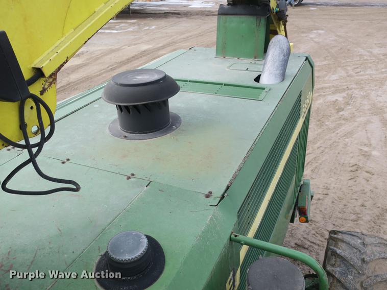 image for item DB8888 2001 John Deere 6850 PRWD forage harvester