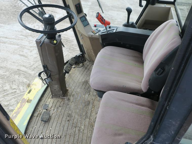 image for item DB8888 2001 John Deere 6850 PRWD forage harvester