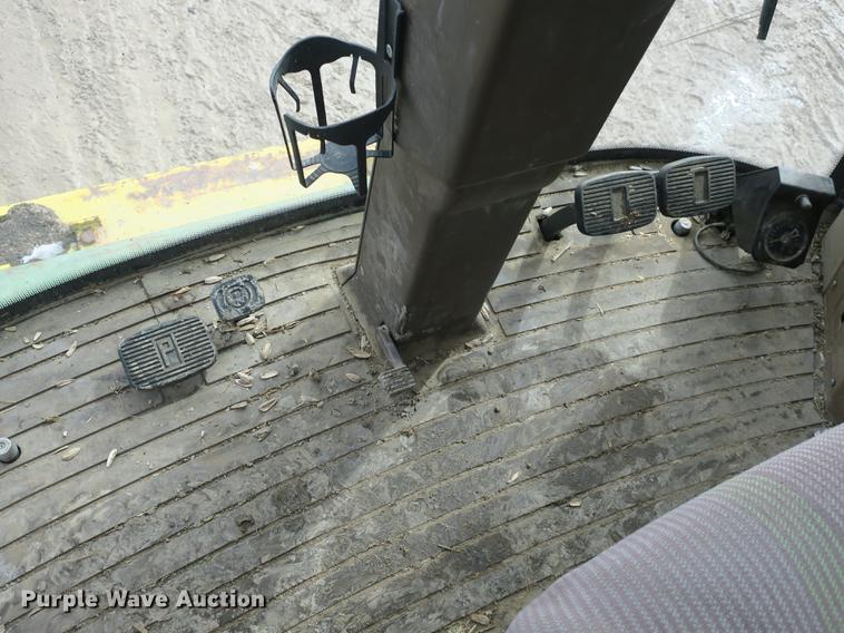 image for item DB8888 2001 John Deere 6850 PRWD forage harvester