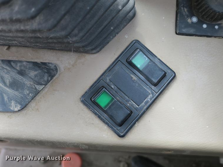 image for item DB8888 2001 John Deere 6850 PRWD forage harvester