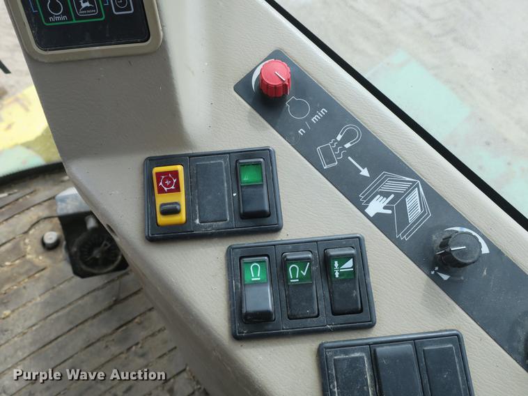 image for item DB8888 2001 John Deere 6850 PRWD forage harvester