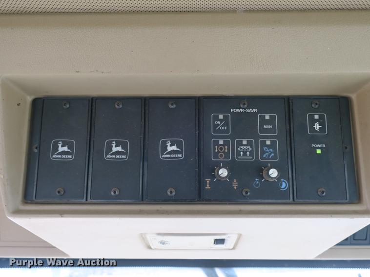 image for item DB8888 2001 John Deere 6850 PRWD forage harvester