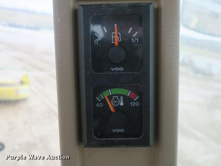 image for item DB8888 2001 John Deere 6850 PRWD forage harvester