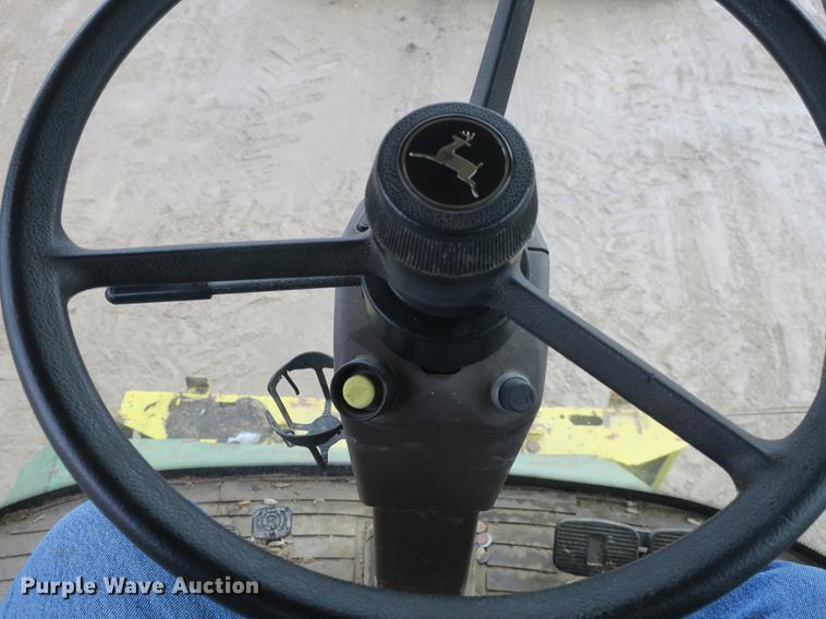 image for item DB8888 2001 John Deere 6850 PRWD forage harvester