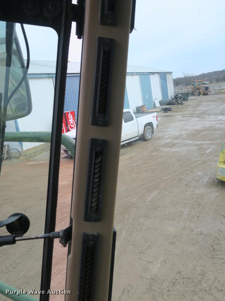 image for item DB8888 2001 John Deere 6850 PRWD forage harvester