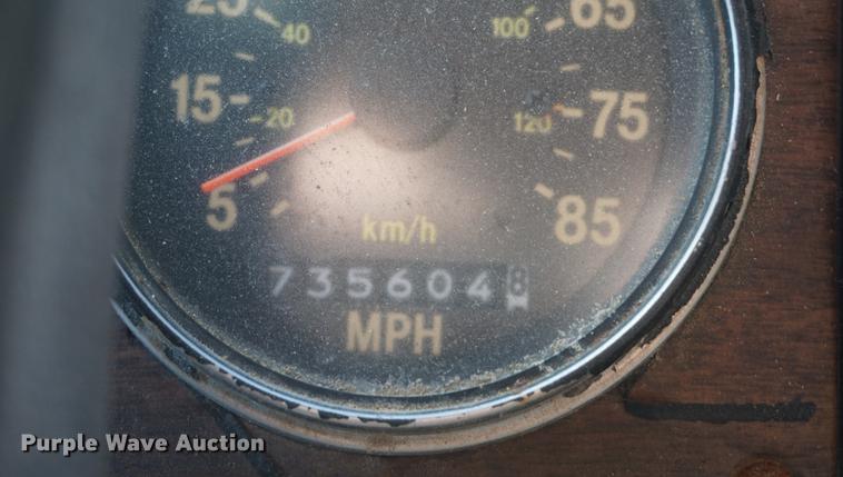 image for item DD6651 1991 Freightliner truck cab and chassis