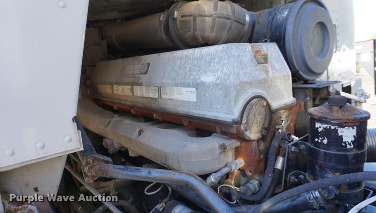 image for item DD6651 1991 Freightliner truck cab and chassis