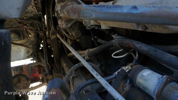 image for item DD6651 1991 Freightliner truck cab and chassis