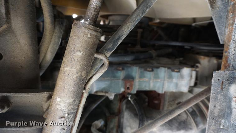 image for item DD6651 1991 Freightliner truck cab and chassis