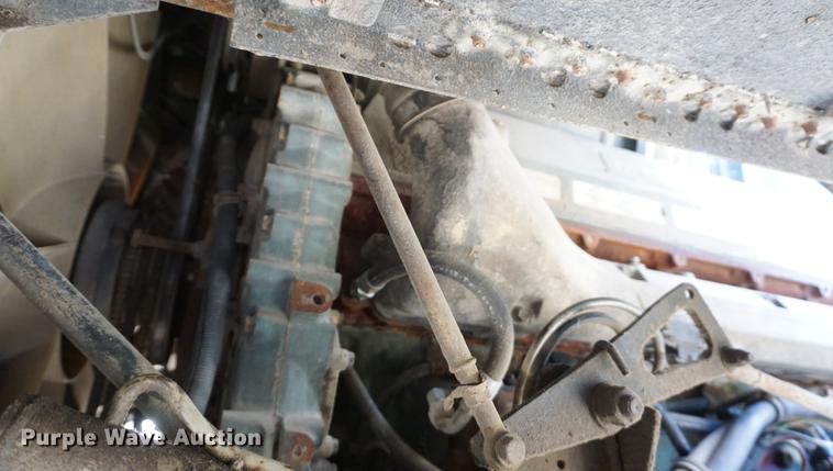 image for item DD6651 1991 Freightliner truck cab and chassis