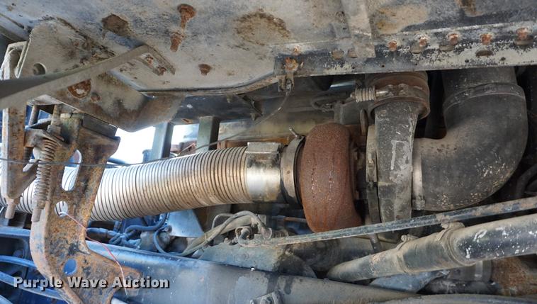 image for item DD6651 1991 Freightliner truck cab and chassis