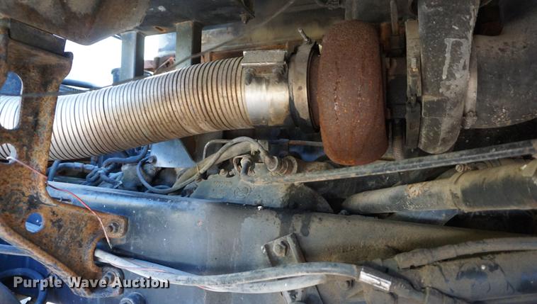 image for item DD6651 1991 Freightliner truck cab and chassis