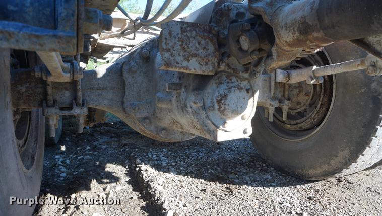 image for item DD6651 1991 Freightliner truck cab and chassis