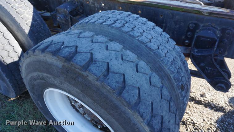 image for item DD6651 1991 Freightliner truck cab and chassis