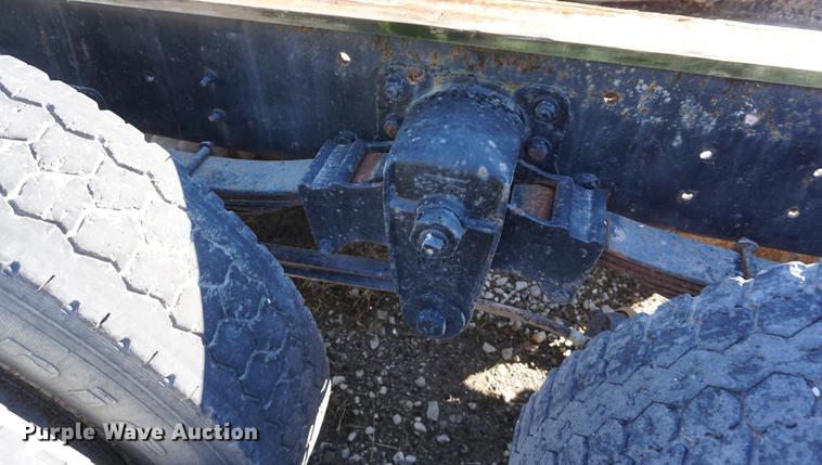 image for item DD6651 1991 Freightliner truck cab and chassis