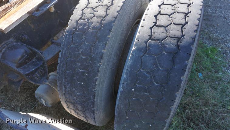 image for item DD6651 1991 Freightliner truck cab and chassis