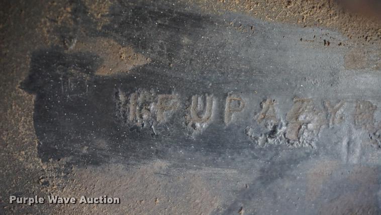 image for item DD6651 1991 Freightliner truck cab and chassis