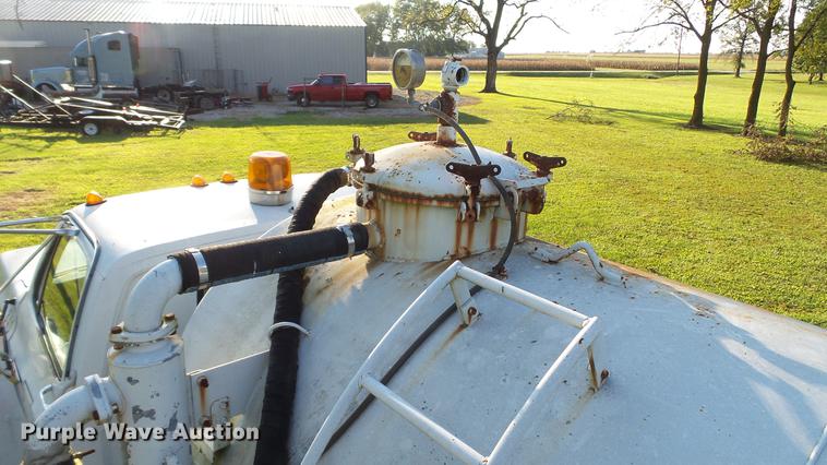 image for item DD7393 1985 GMC 7000 liquid manure spreader truck