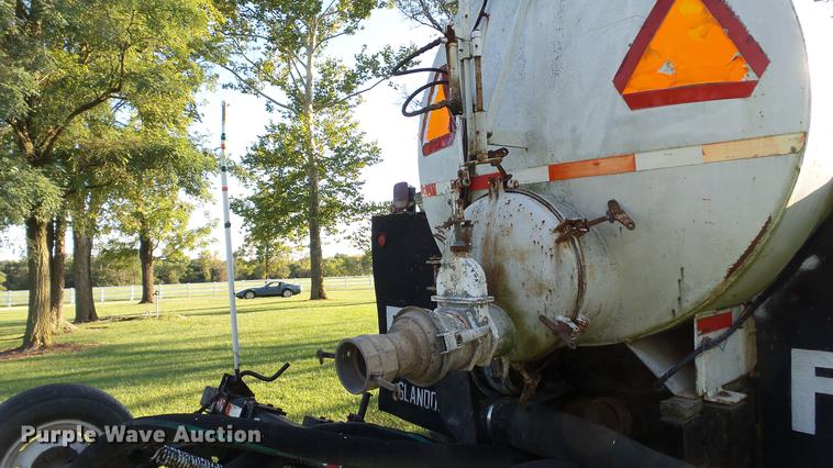 image for item DD7393 1985 GMC 7000 liquid manure spreader truck