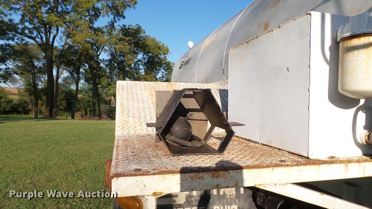image for item DD7393 1985 GMC 7000 liquid manure spreader truck