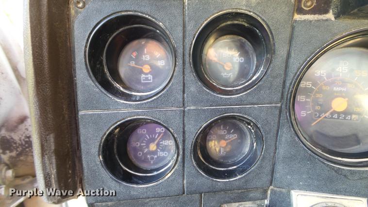 image for item DD7393 1985 GMC 7000 liquid manure spreader truck