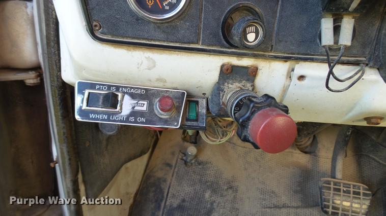 image for item DD7393 1985 GMC 7000 liquid manure spreader truck