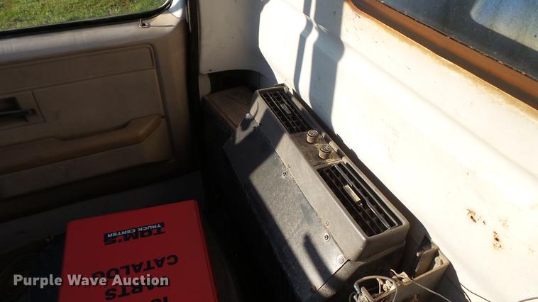 image for item DD7393 1985 GMC 7000 liquid manure spreader truck