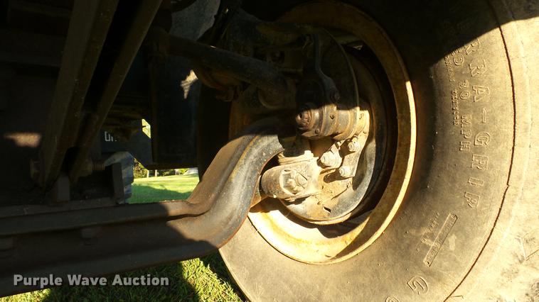 image for item DD7393 1985 GMC 7000 liquid manure spreader truck