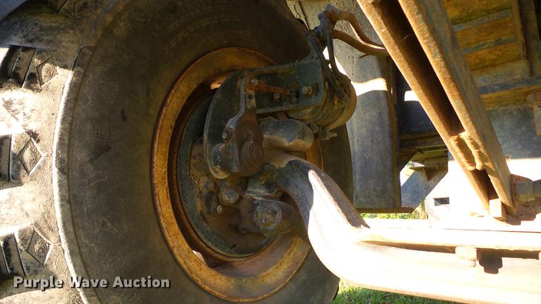 image for item DD7393 1985 GMC 7000 liquid manure spreader truck