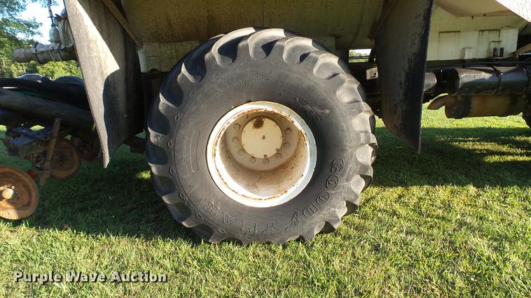 image for item DD7393 1985 GMC 7000 liquid manure spreader truck