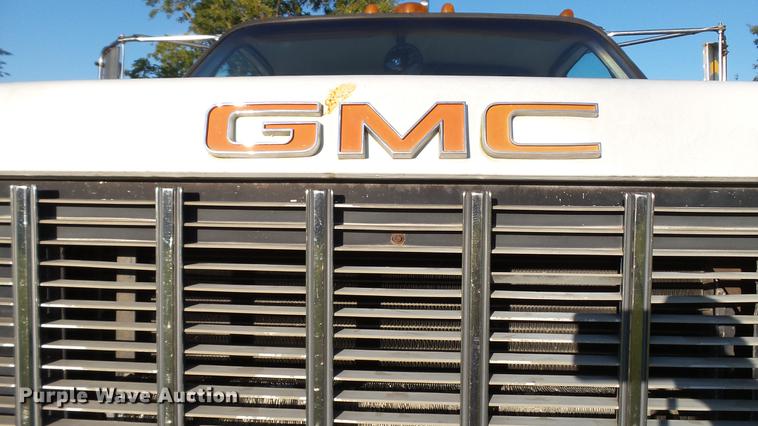 image for item DD7393 1985 GMC 7000 liquid manure spreader truck