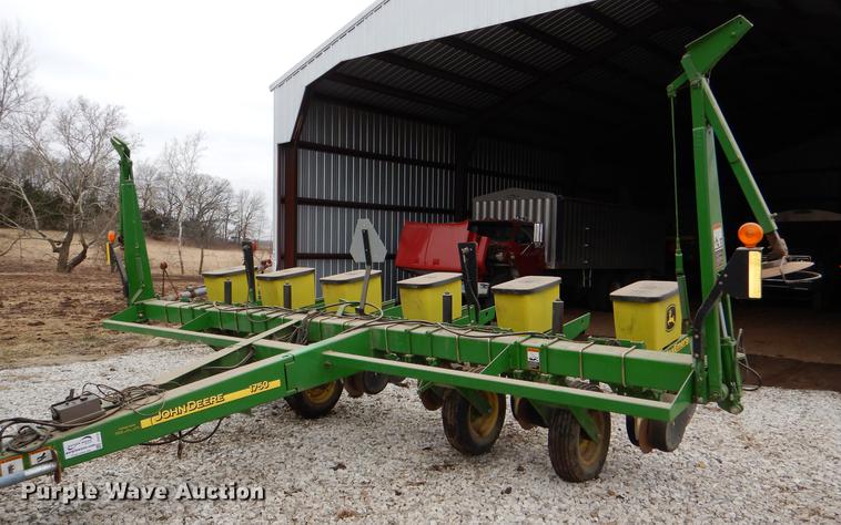 image for item DE0139 2006 John Deere 1750 planter