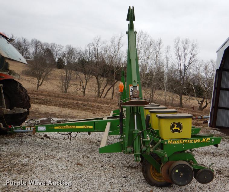 image for item DE0139 2006 John Deere 1750 planter