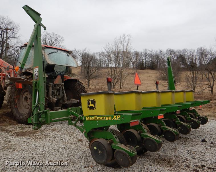 image for item DE0139 2006 John Deere 1750 planter