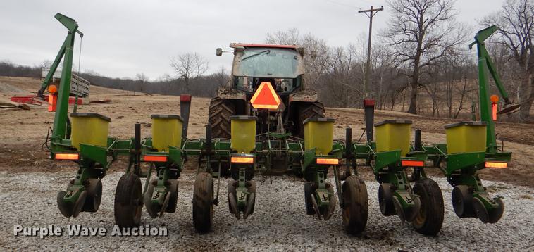 image for item DE0139 2006 John Deere 1750 planter