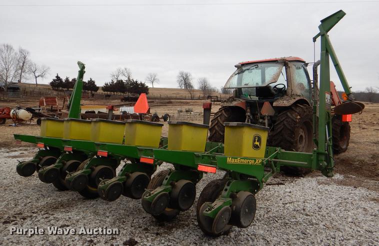 image for item DE0139 2006 John Deere 1750 planter