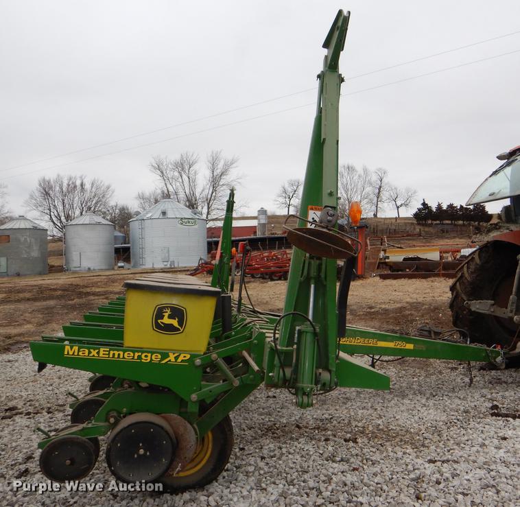image for item DE0139 2006 John Deere 1750 planter