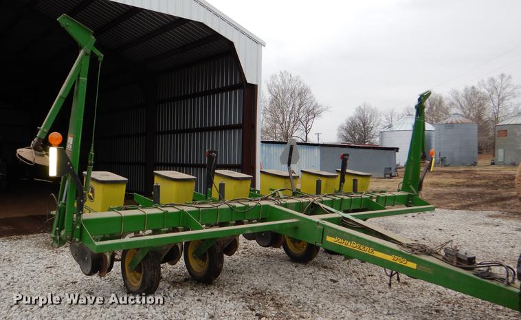 image for item DE0139 2006 John Deere 1750 planter
