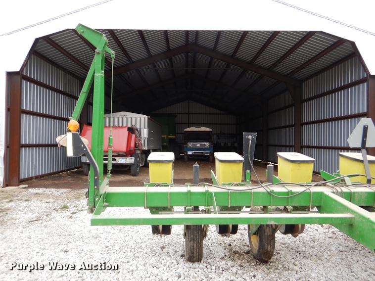 image for item DE0139 2006 John Deere 1750 planter