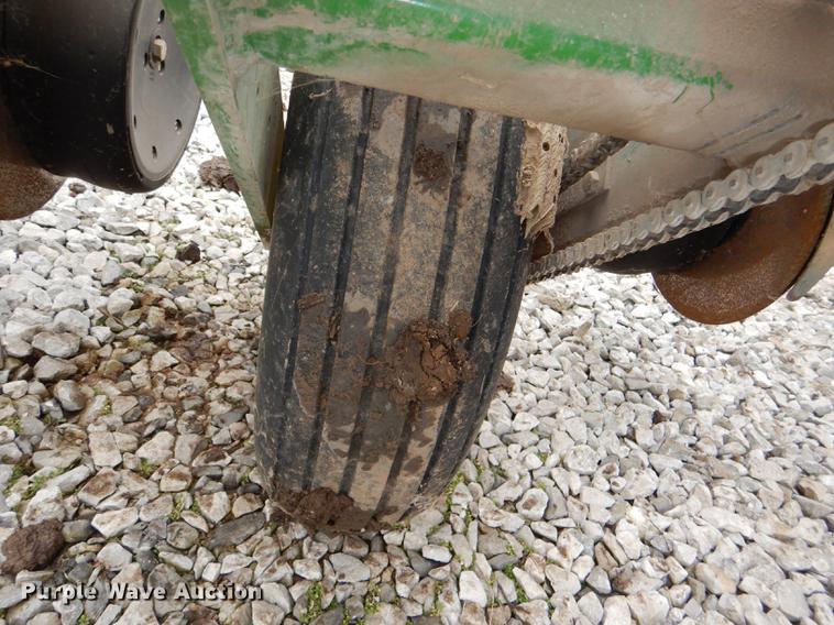 image for item DE0139 2006 John Deere 1750 planter