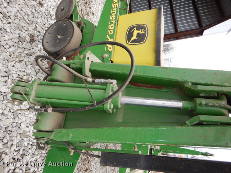 image for item DE0139 2006 John Deere 1750 planter