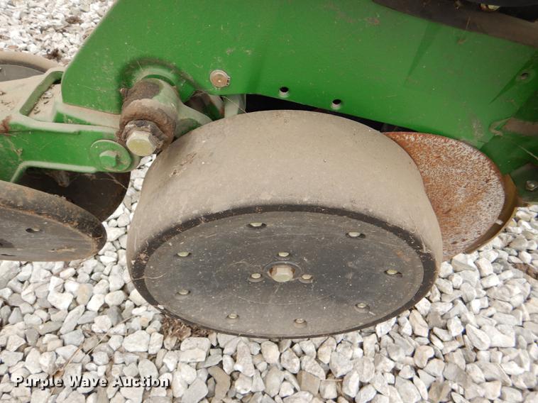 image for item DE0139 2006 John Deere 1750 planter