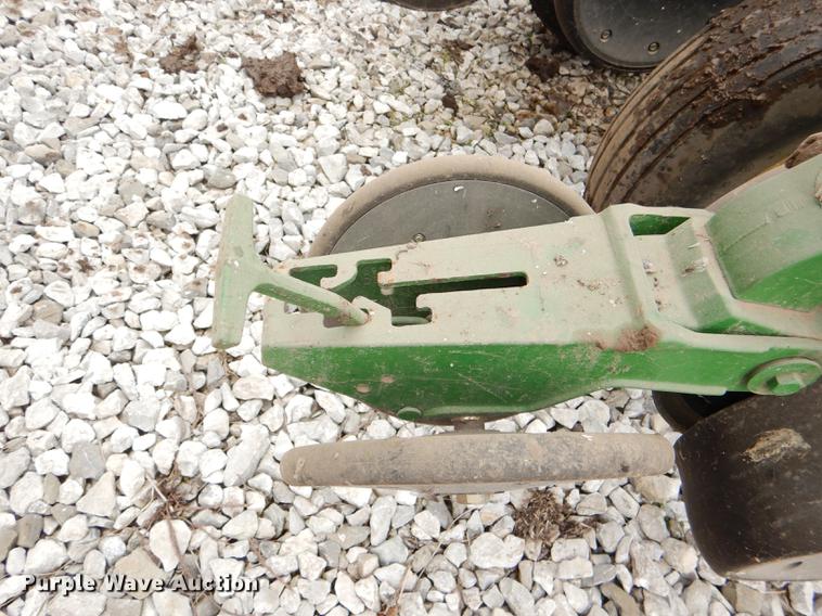 image for item DE0139 2006 John Deere 1750 planter