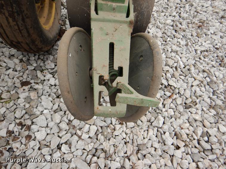 image for item DE0139 2006 John Deere 1750 planter