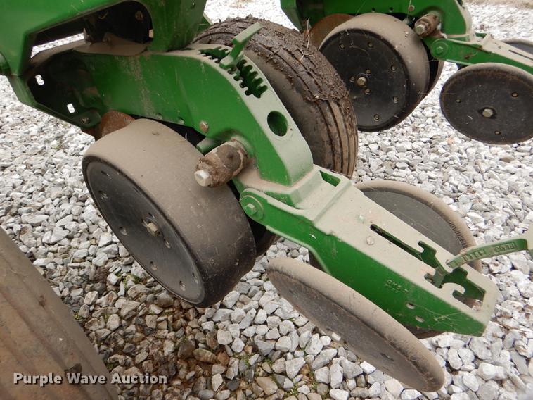 image for item DE0139 2006 John Deere 1750 planter